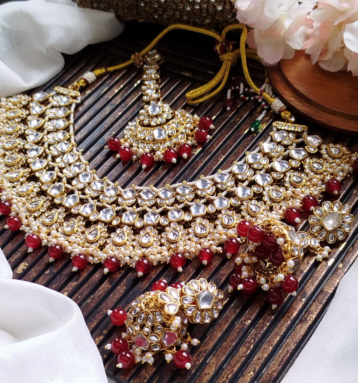 Beautiful Indian Dabbi Kundan Bridal Set