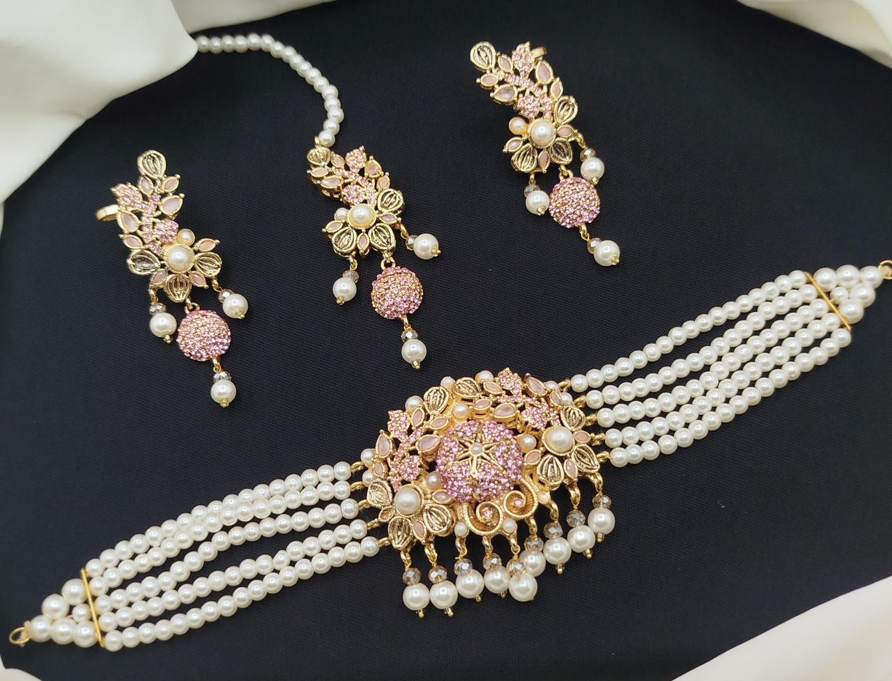 Necklace choker set