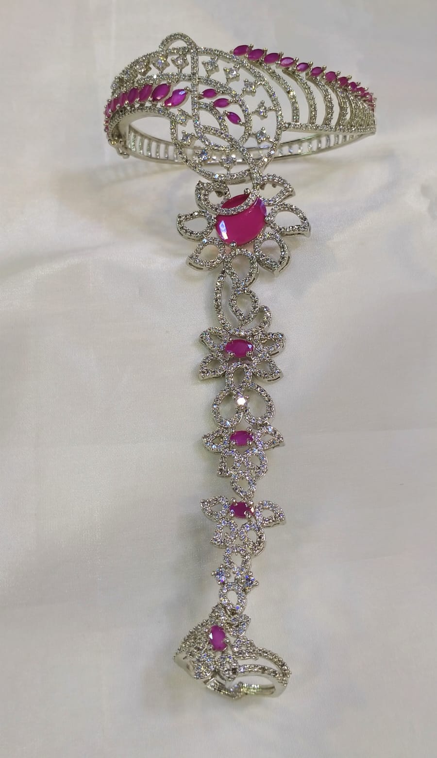 Karas with attached finger ring