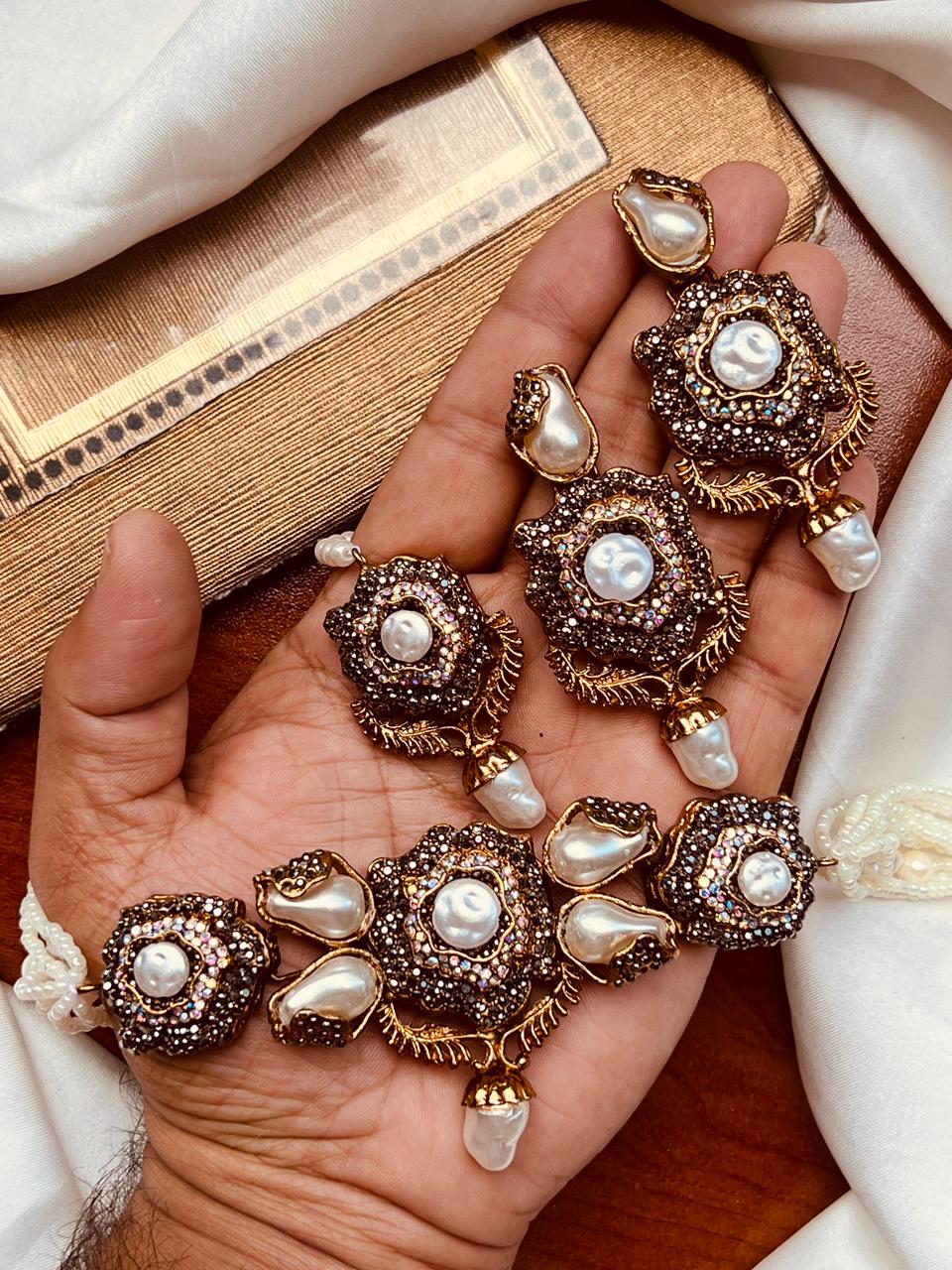 Beautiful Turkish 3re D flower choker set