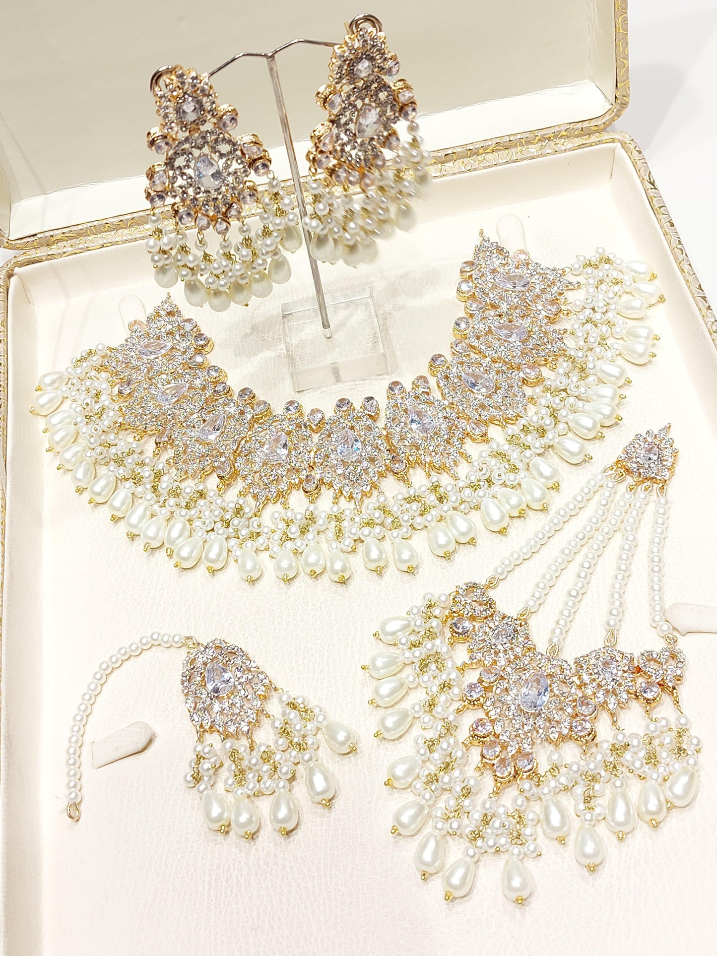 Bridal sets in casting