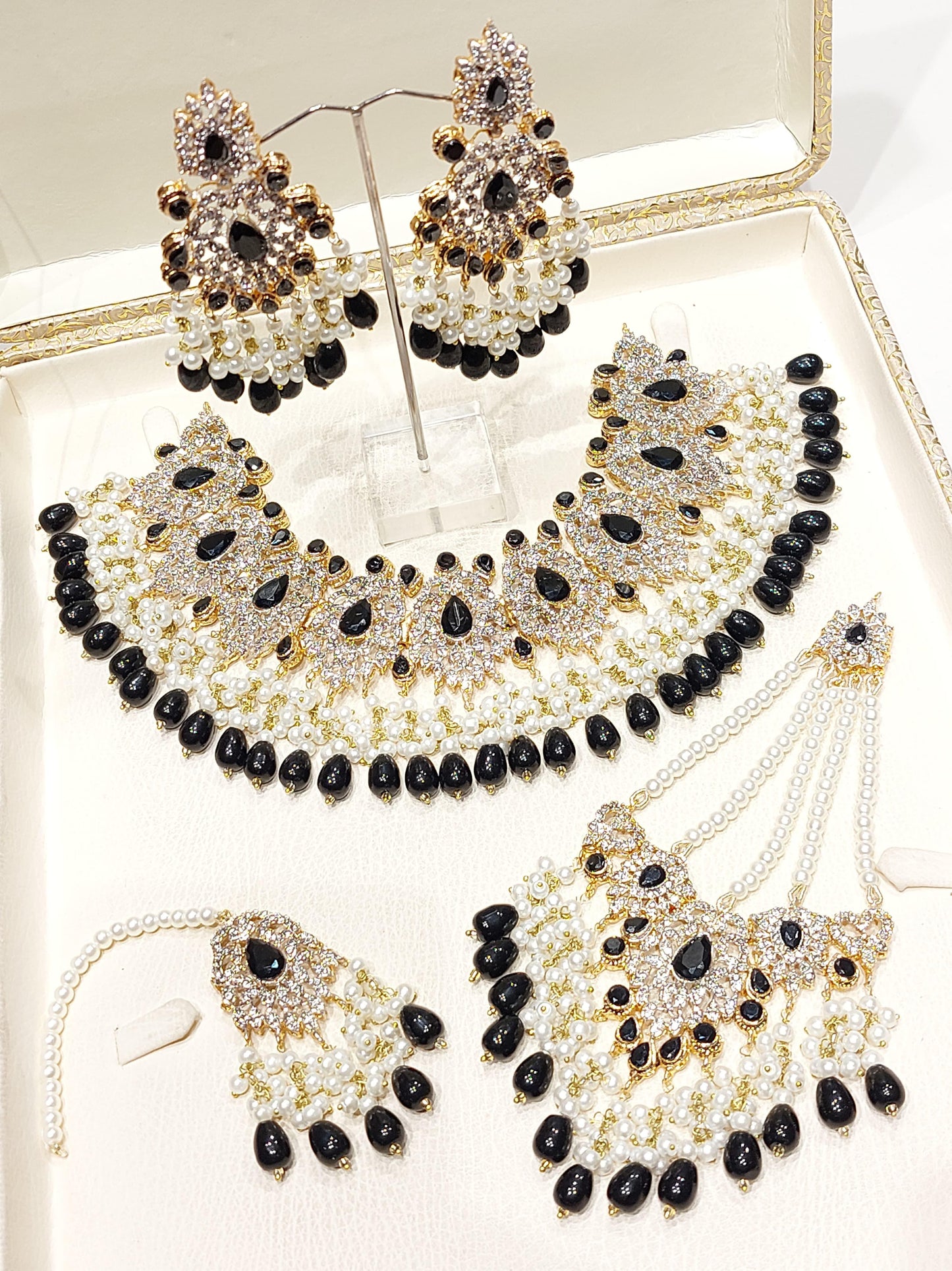 Bridal sets in casting