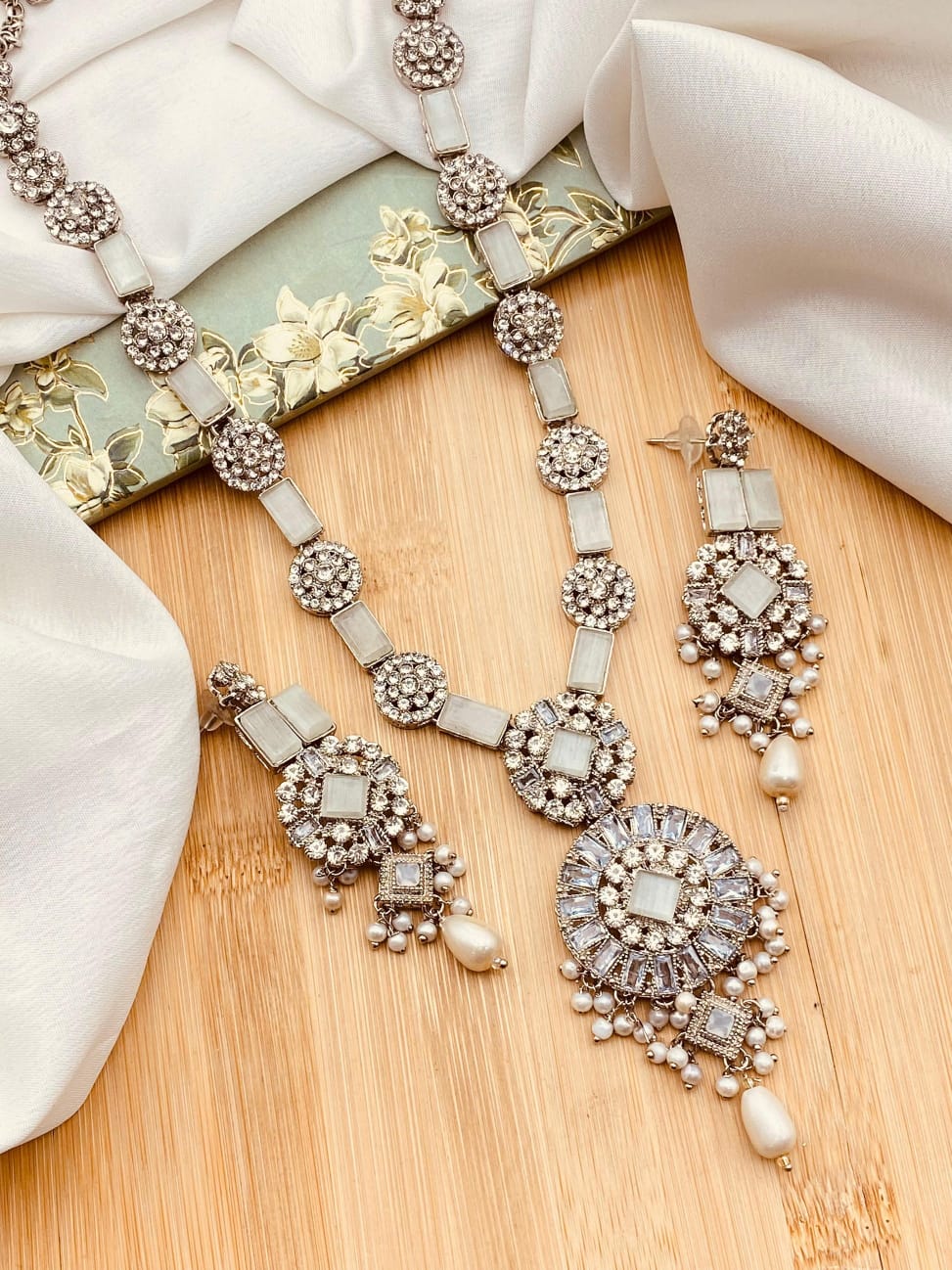 Mala set price