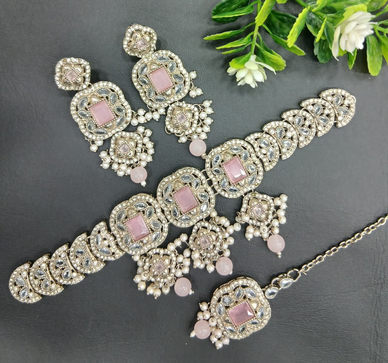 ELEGANT CHAOKAR SET BEAUTIFUL DESIGN AND BEST FINISHED STONE WORK