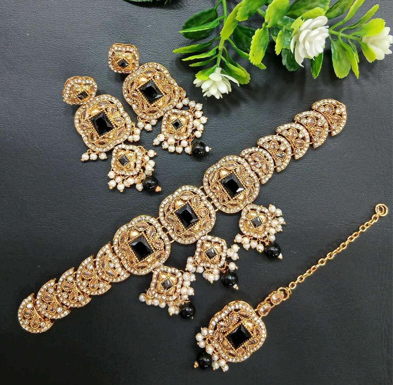 ELEGANT CHAOKAR SET BEAUTIFUL DESIGN AND BEST FINISHED STONE WORK