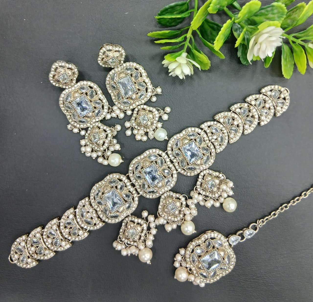 ELEGANT CHAOKAR SET BEAUTIFUL DESIGN AND BEST FINISHED STONE WORK