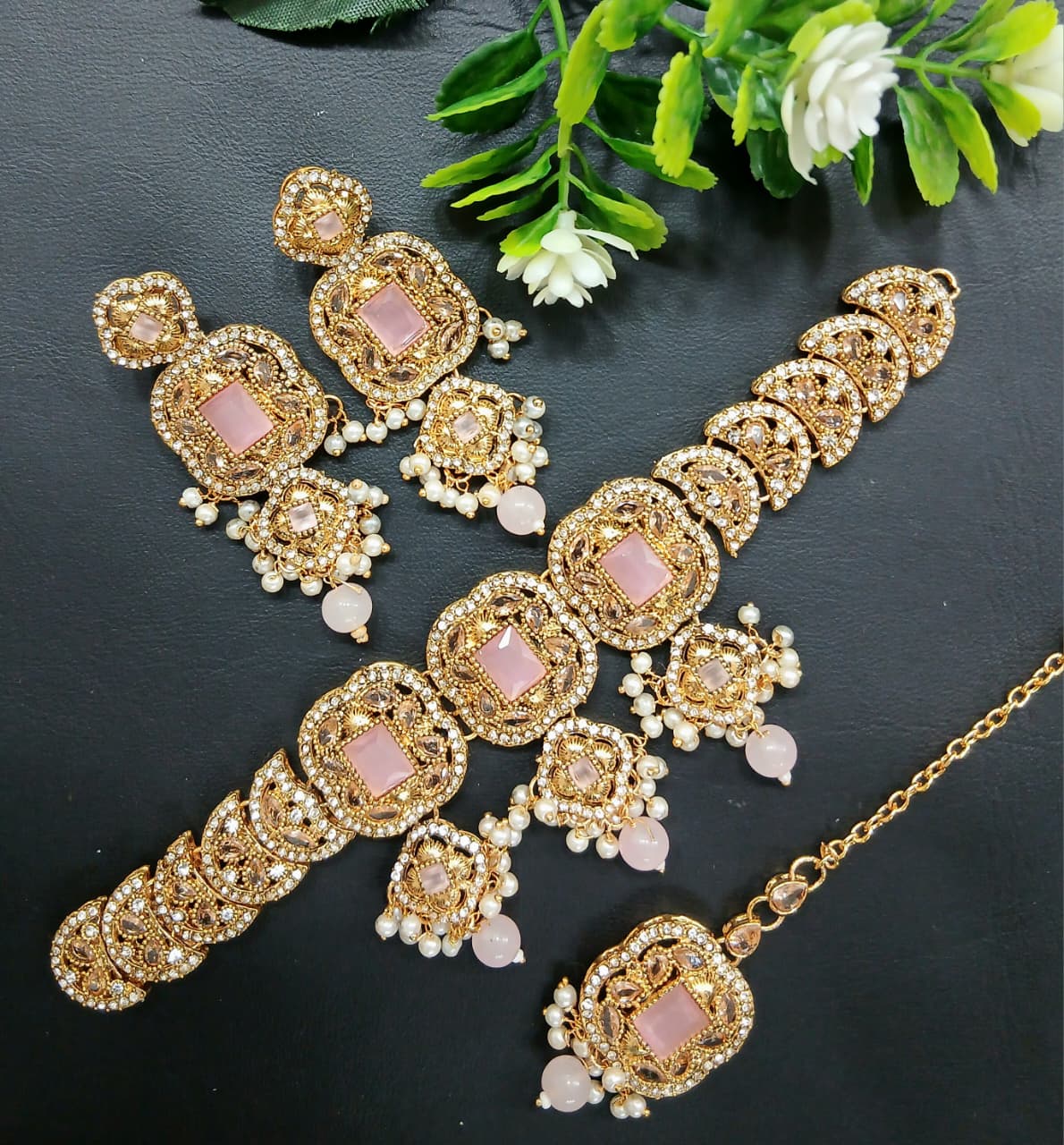 ELEGANT CHAOKAR SET BEAUTIFUL DESIGN AND BEST FINISHED STONE WORK