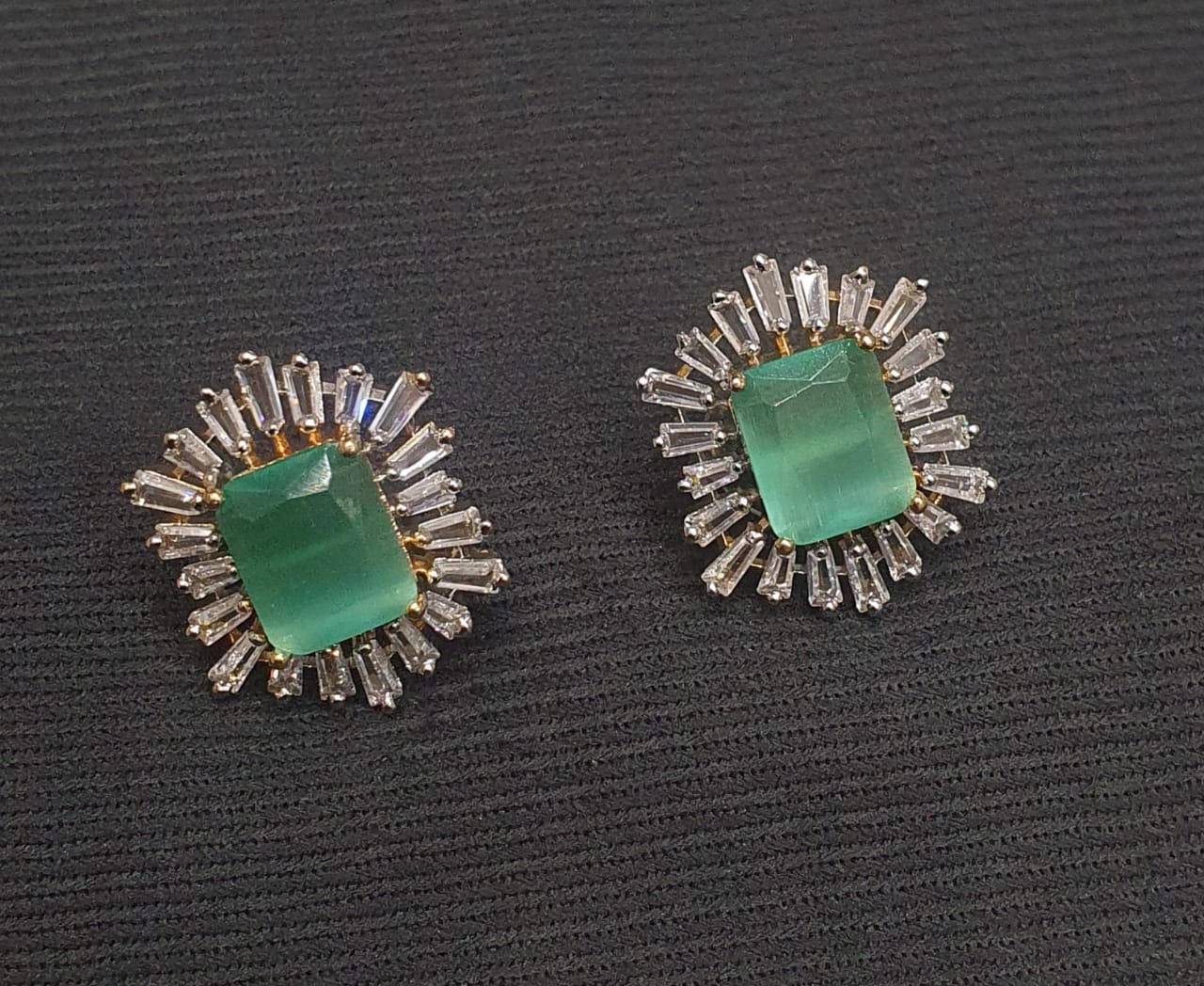 Tops studs earrings