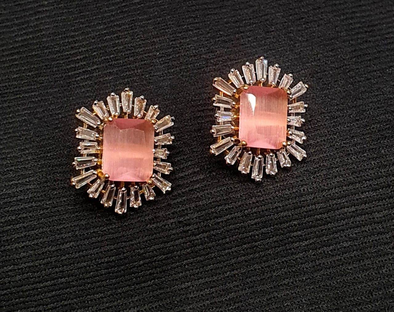 Tops studs earrings