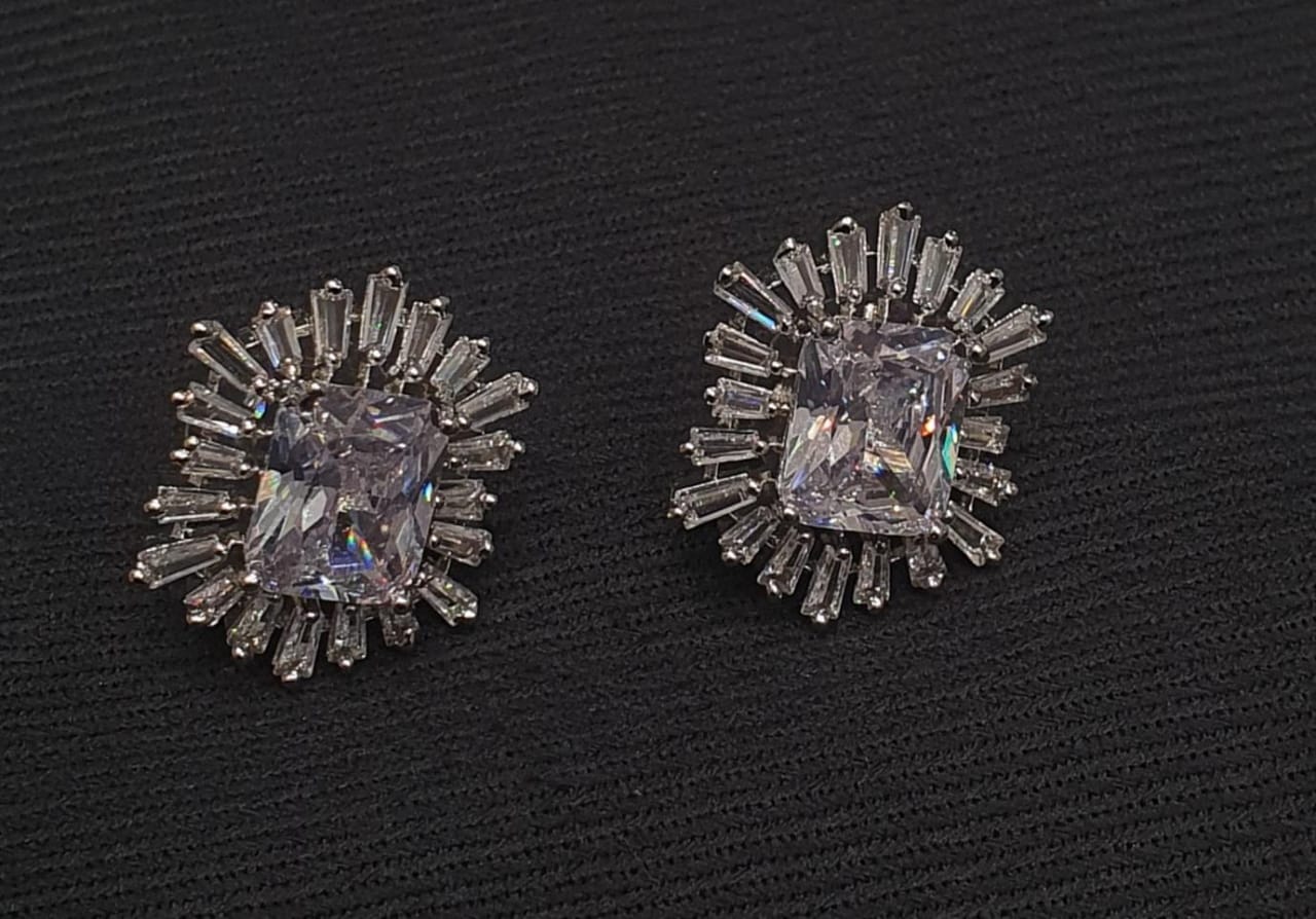 Tops studs earrings