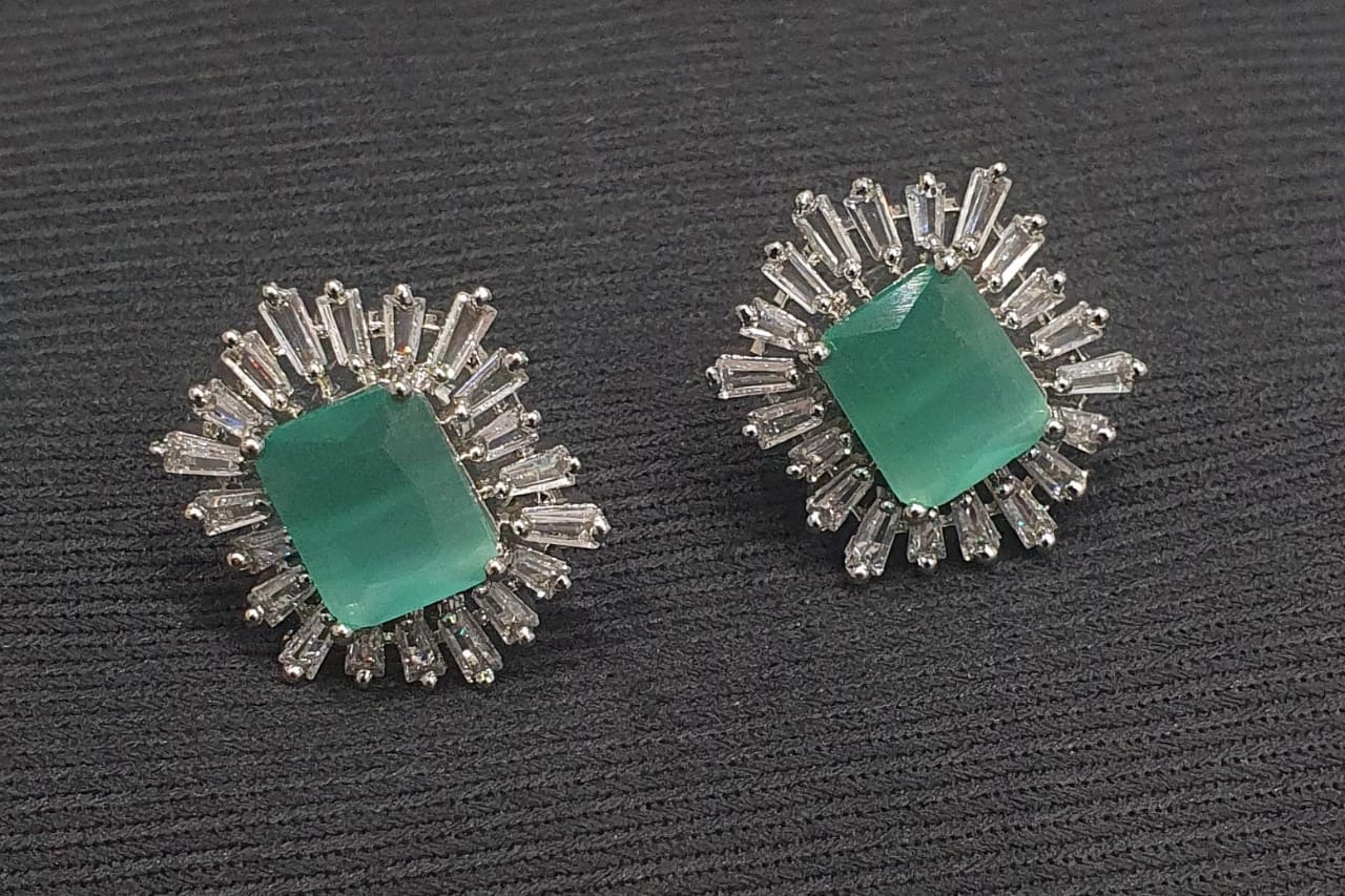 Tops studs earrings
