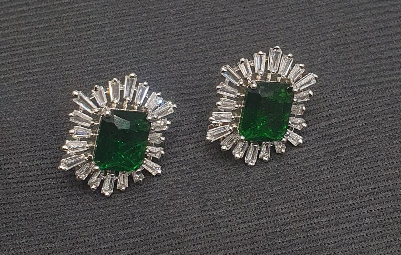 Tops studs earrings