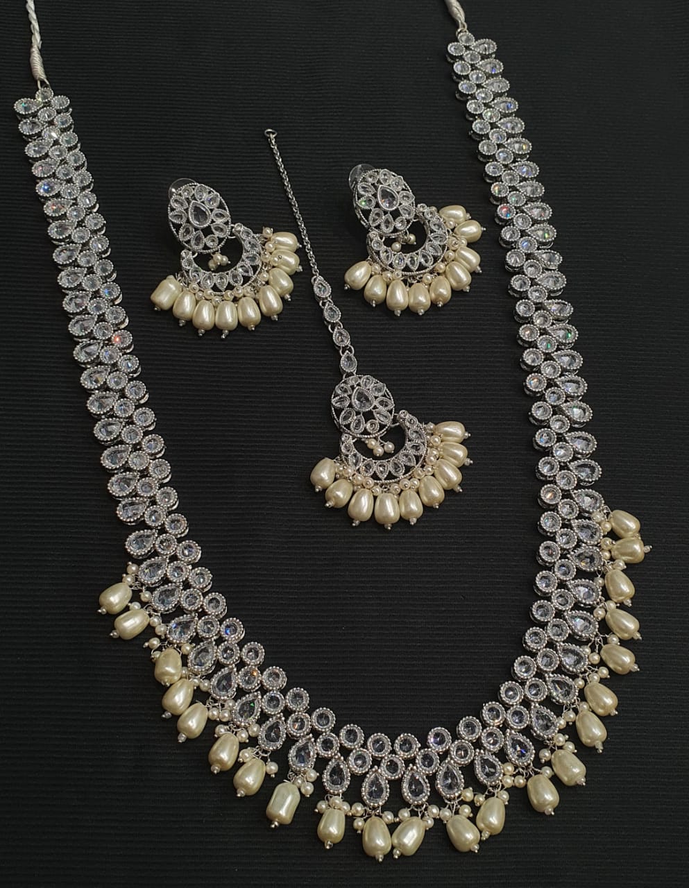 Sheesh kundan mala