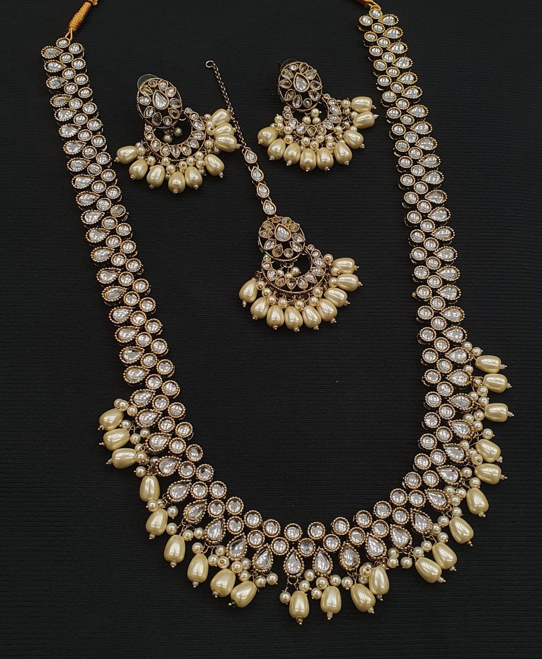 Sheesh kundan mala