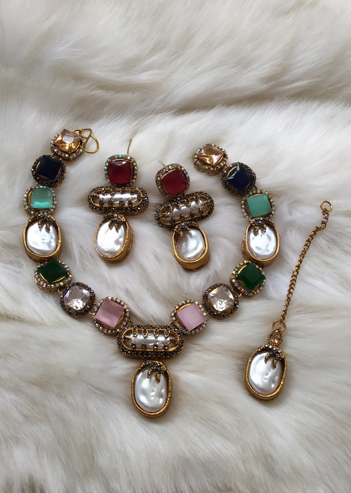 Handmade zircon stone with mother pearl set