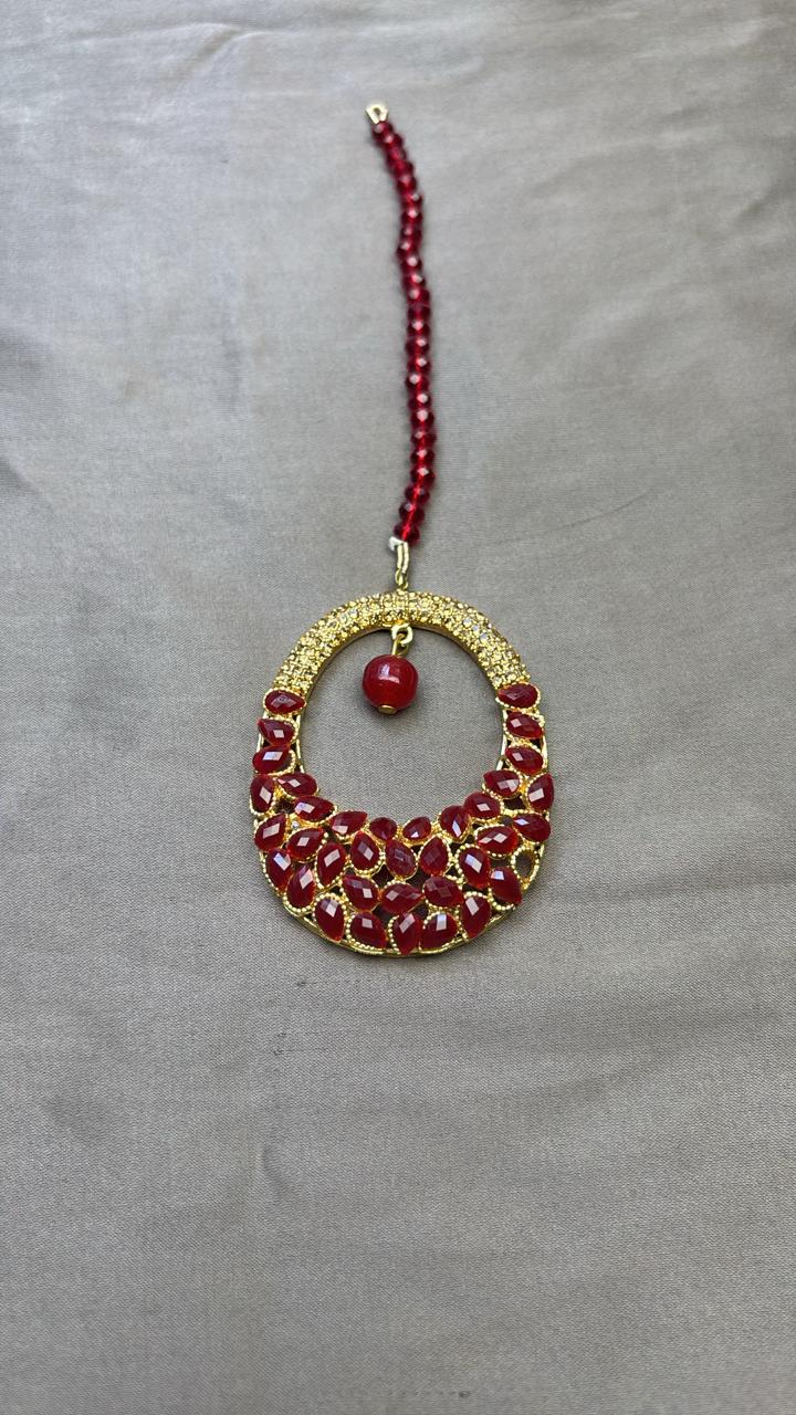 Red kundan tikka