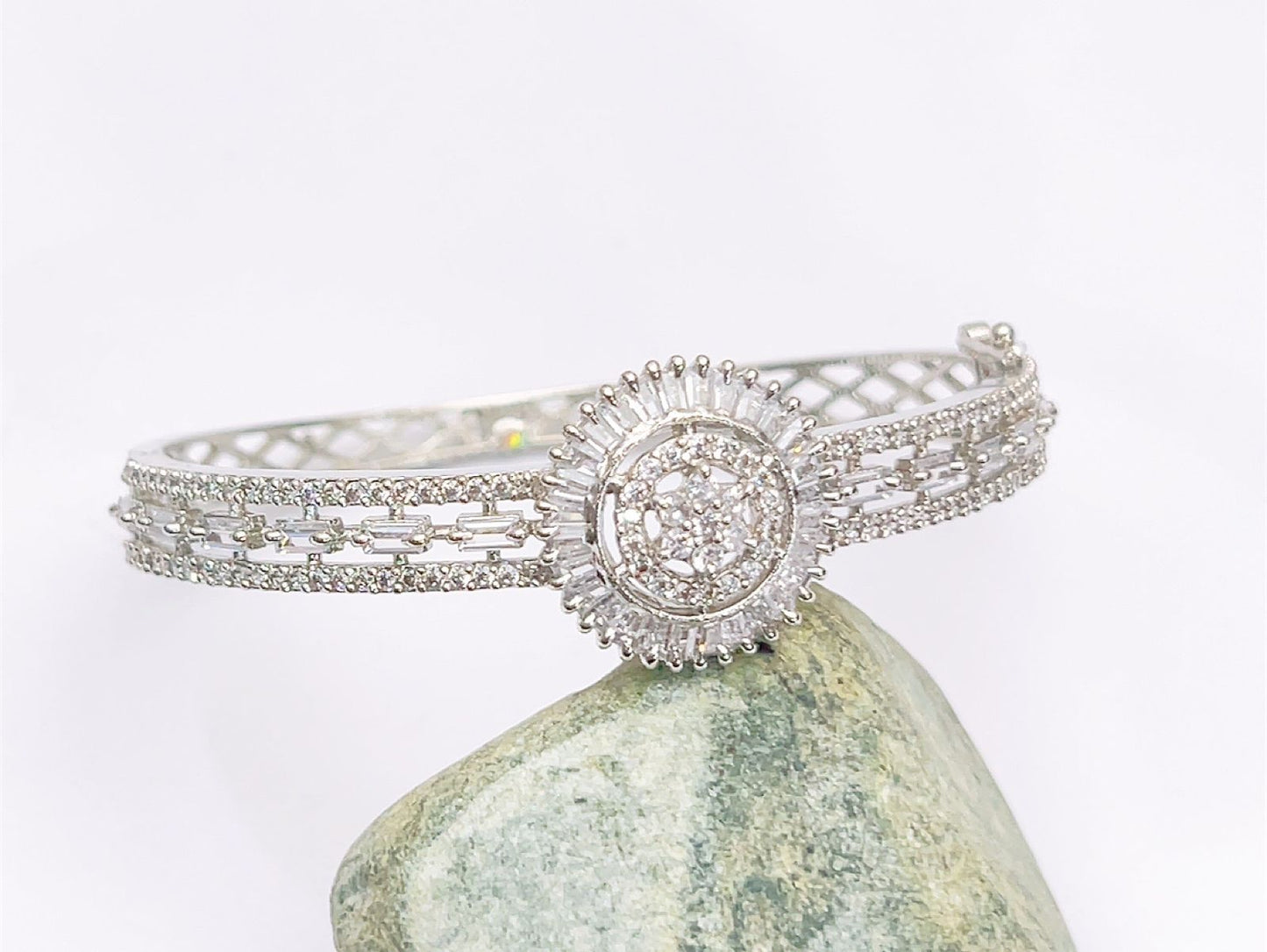 One carat kara bracelet in real stones fine quality