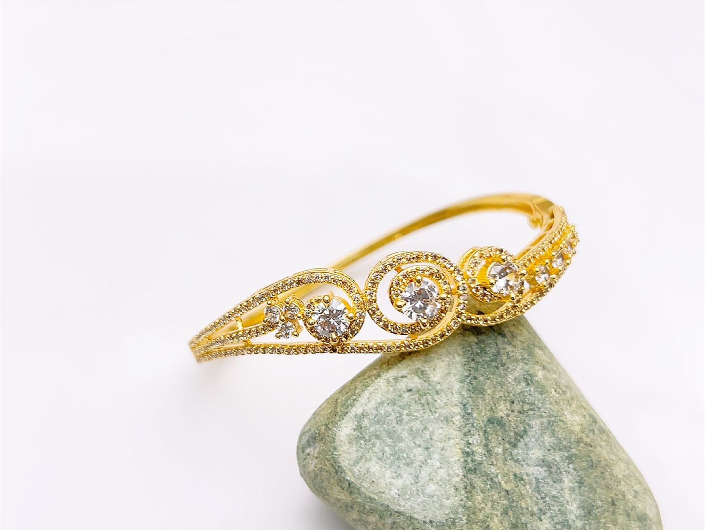 One carat kara bracelet in real stones fine quality